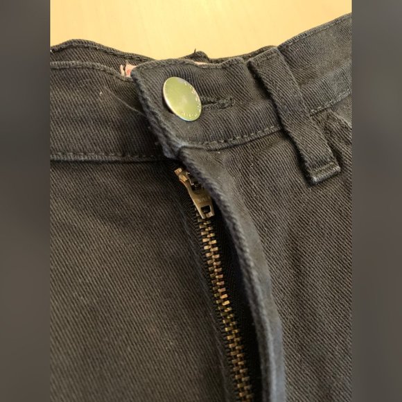 Vibrant Black Short Jeans - Picture 5 of 9